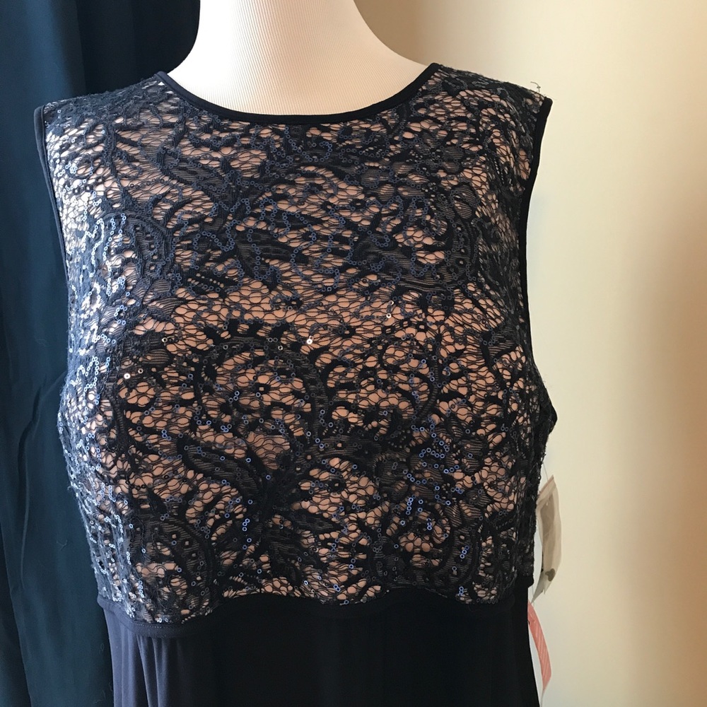 😍 NWT Navy & Nude Beautiful Long Dress/Gown 😍